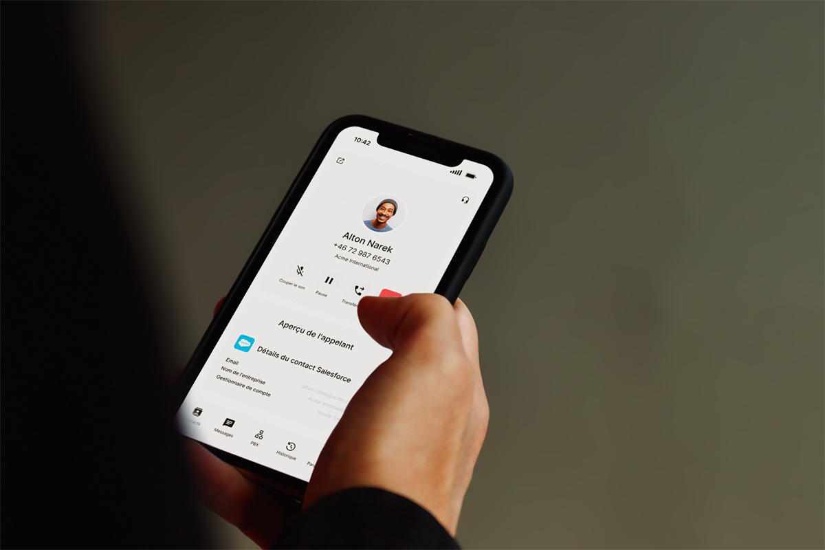 Onze VoIP-app: een gesprek met doorschakelen en pauzeren